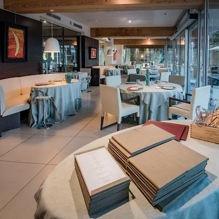 Hotell Aqualux & Terme 4*