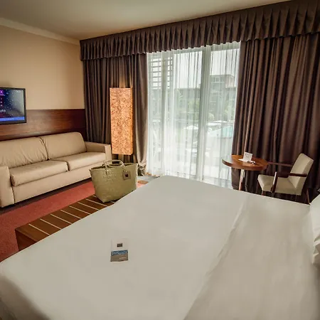 Hotell Aqualux & Terme 4*